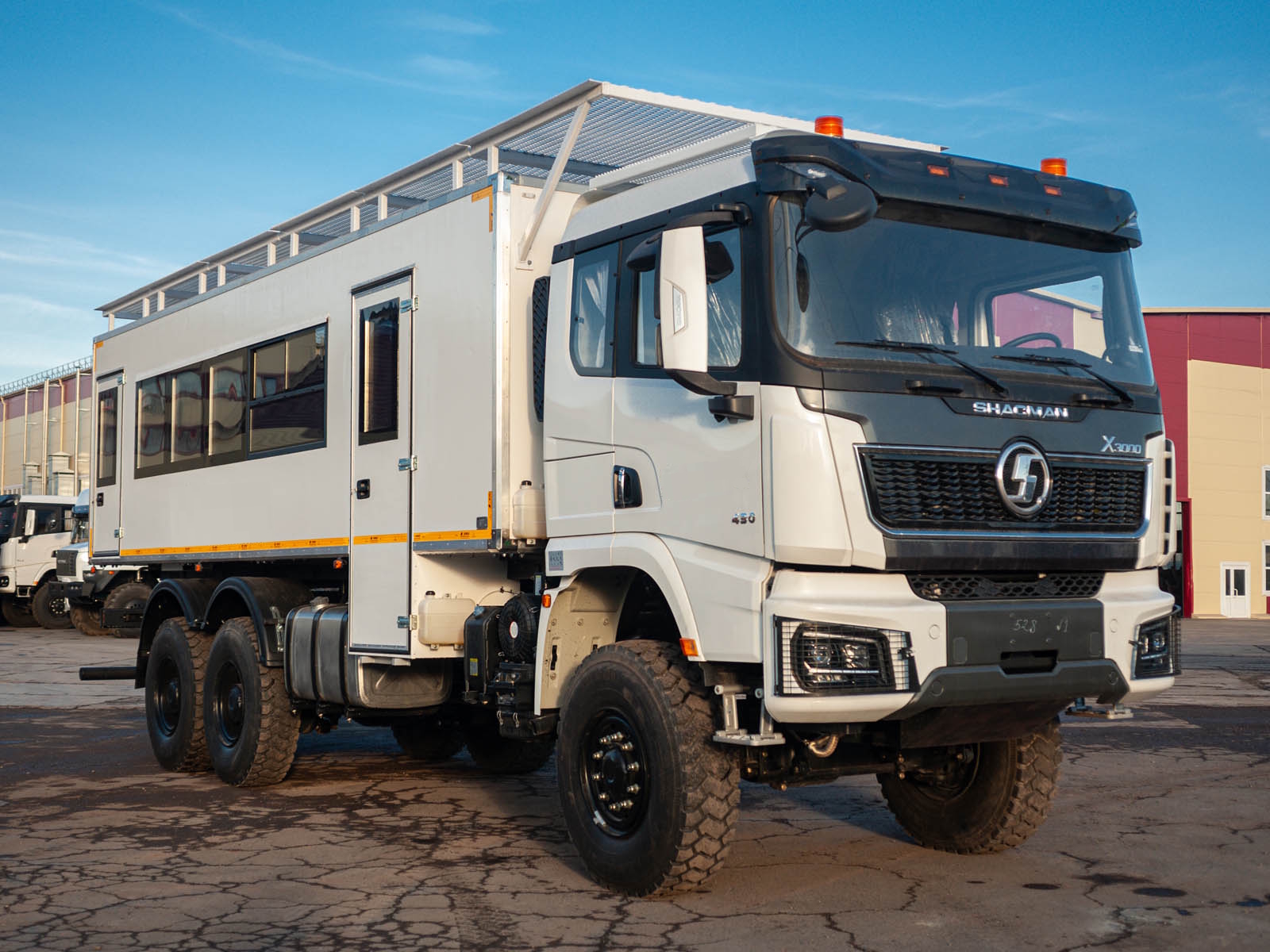 Вахтовый автобус Shacman X3000