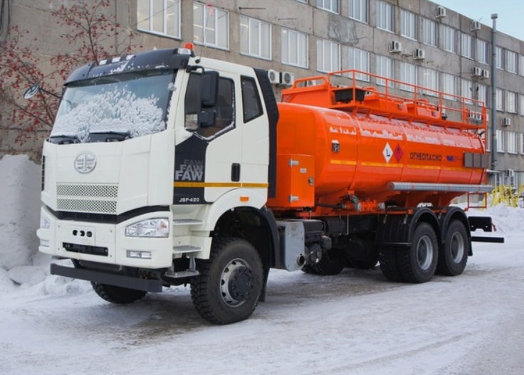 Автотопливозаправщик FAW J7